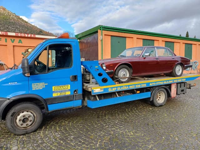 Šlepanje auta po danu