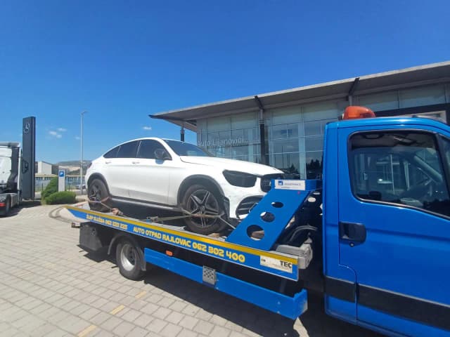 Šlepanje auta po danu