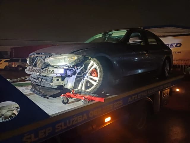 Šlepanje auta po noći